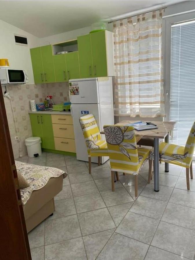 N.N Apartment Vir Luaran gambar